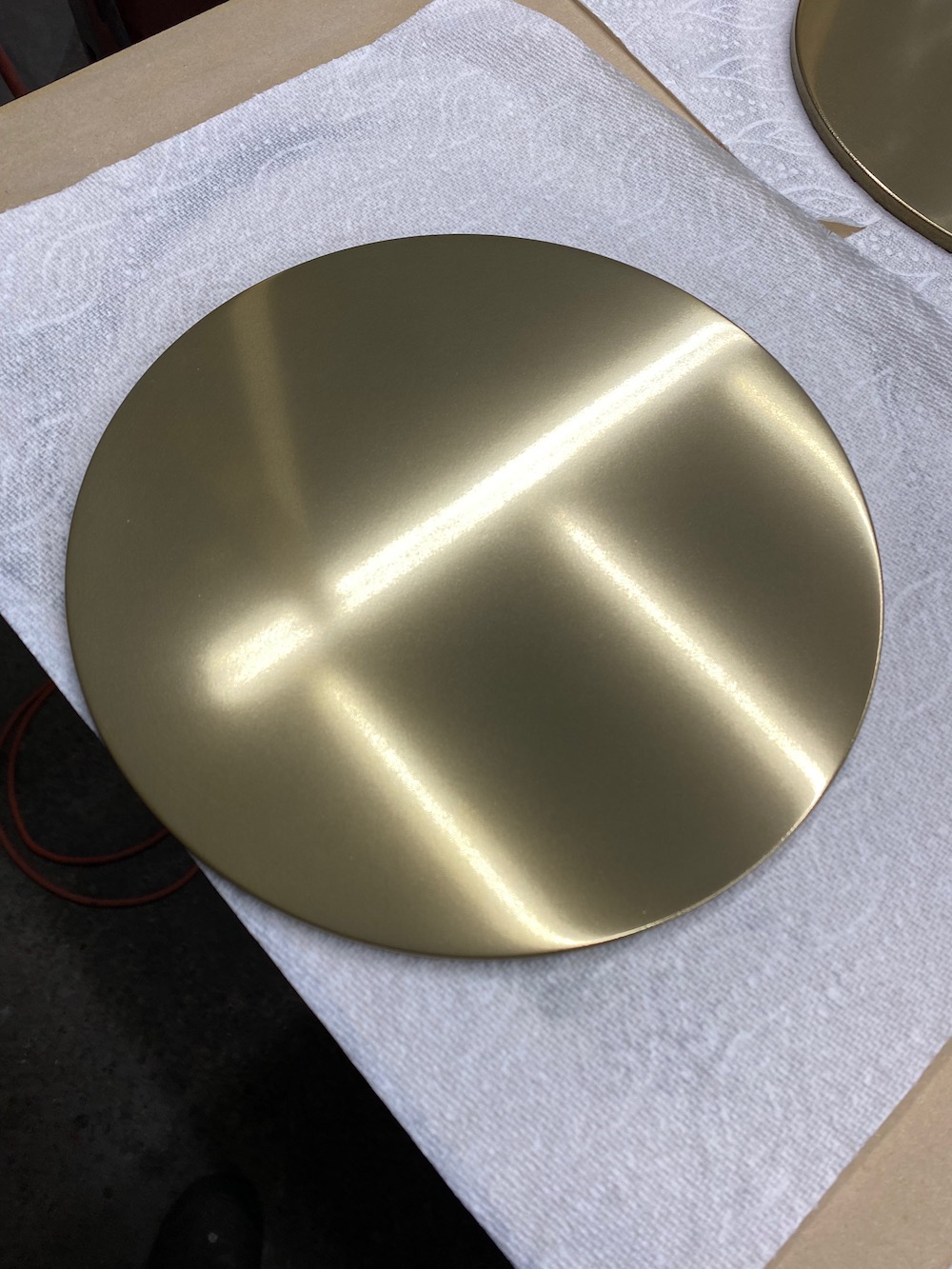 Thick aluminum plate coated with bronze