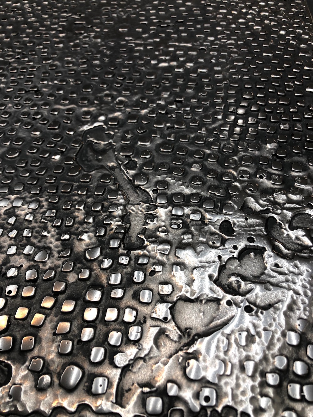 Dragon skin texture with white gold metal finish